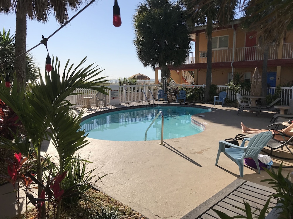 Schooner Hotel 29/42