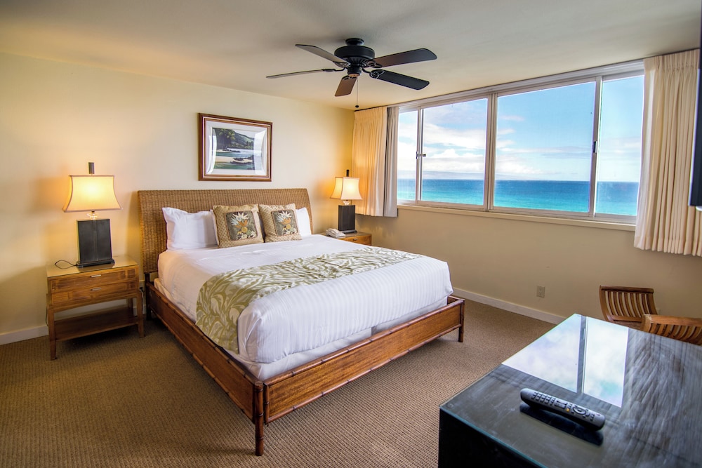 2 Bedrooms, Condo, King Bed, 1 Queen and 1 Single Bed, Ocean Front, 2 Bathrooms, Sofa
