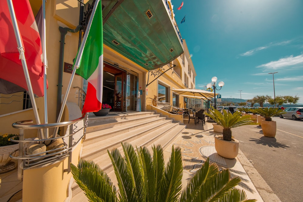 Hotel Riva del Sole 4/50