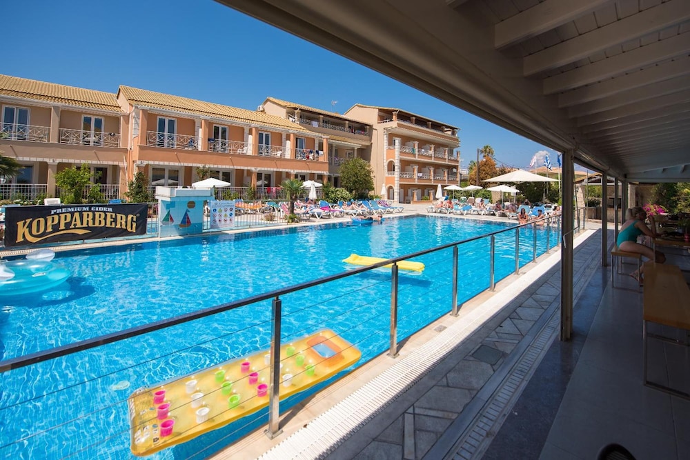 Kavos Plaza Hotel 30/50