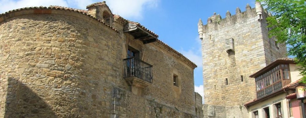Hotel Castillo de Valdes Salas 22/26