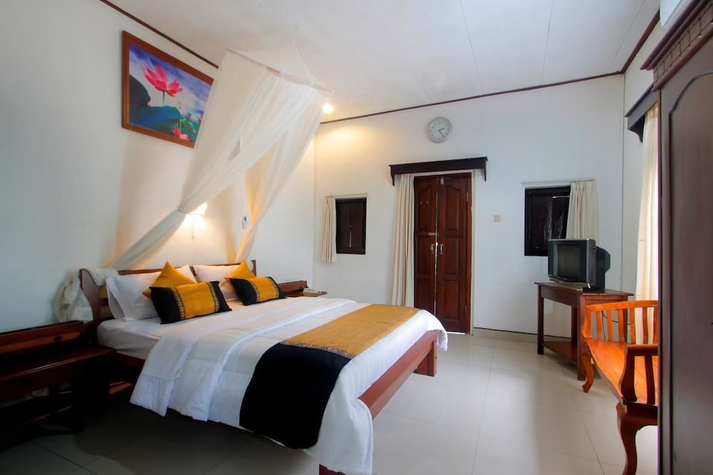 Hotel Jati And Home Stay 24/71