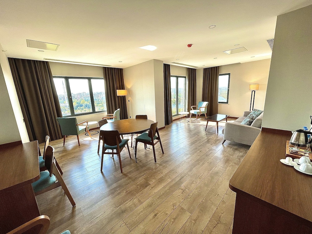 Turkmen Riverside Hotel 25/37