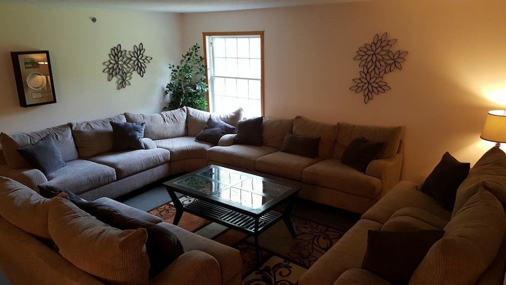 Brook Pointe Inn 35/53