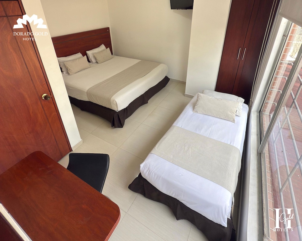 TRADITIONAL, TRIPLE, MULTIPLE BEDS, PRIVATE BATHROOM