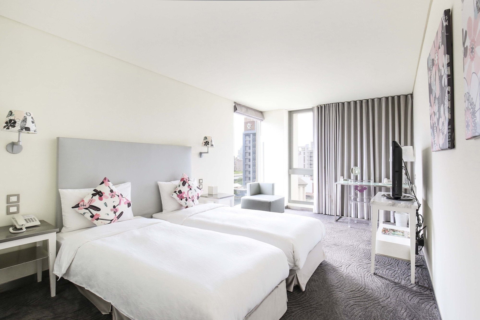 Elite Twin Room, Ambience Hotel 7/12
