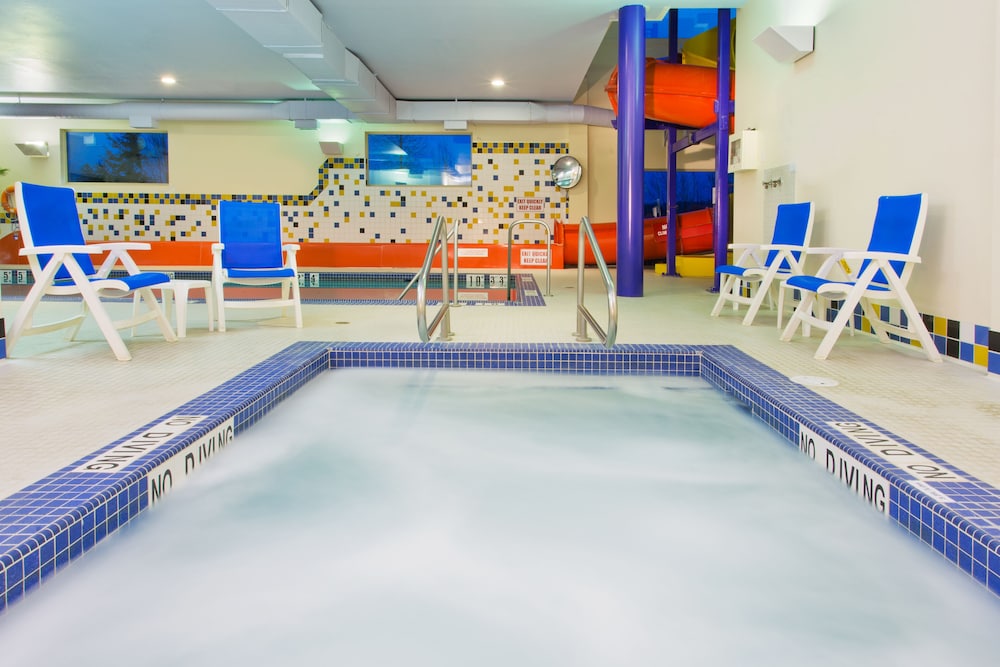 Bayview Hotel (ex Holiday Inn Express & Suites Comox Valley) 27/53