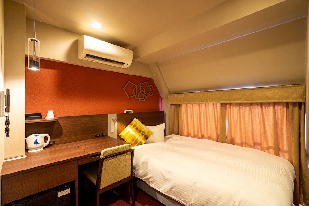 ROOM, SINGLE
