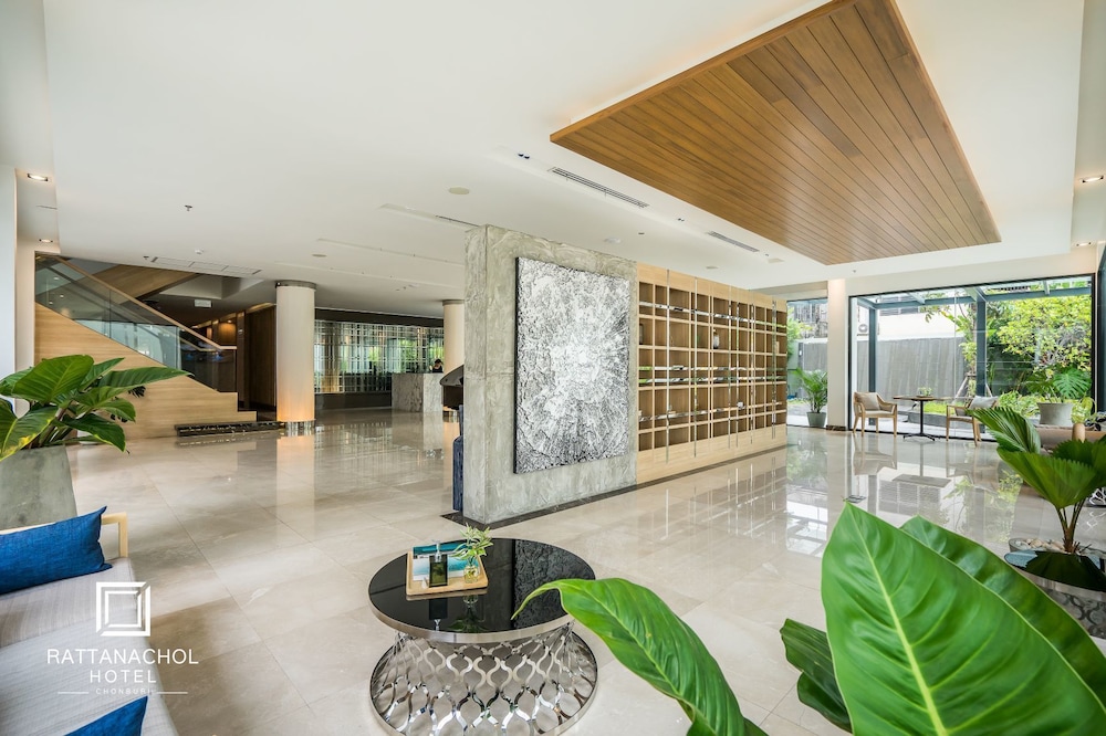 Rattanachol Hotel 8/50
