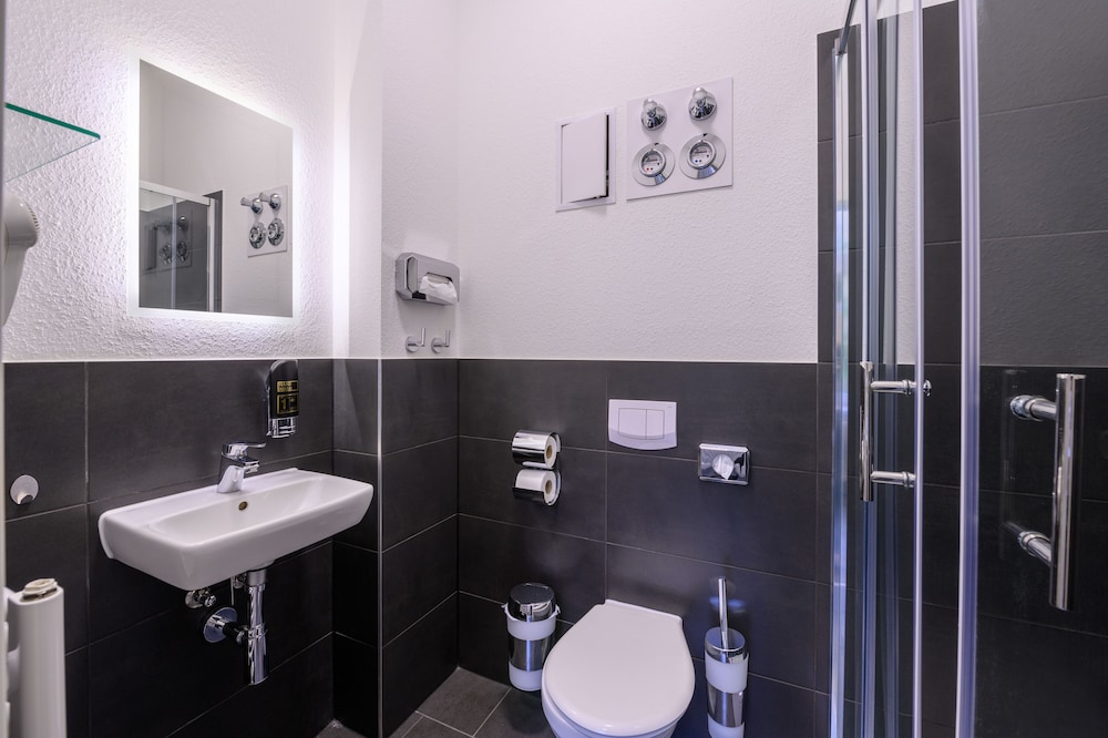Sonata City Hotel 33/39