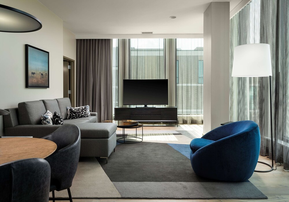 The Highland Dallas, Curio Collection by Hilton 43/68