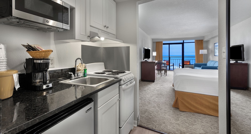 غرفة قياسية صغيرة بسرير كينج مع أريكة، Best Western Ocean Sands Beach Resort 4/4