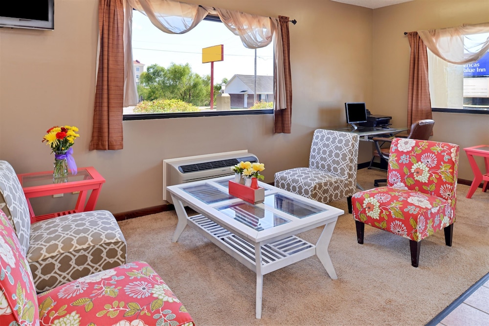 Days Inn & Suites by Wyndham Byram 18/24