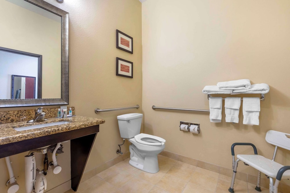 Comfort Inn and Suites Mexia, TX 58/59