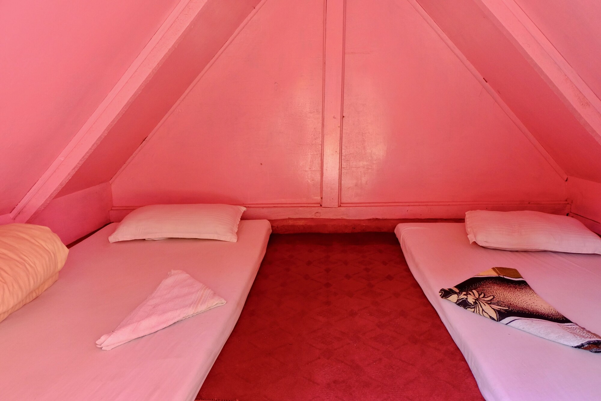 BASIC, DOUBLE BED, GARDEN VIEW, SHARED BATHROOM