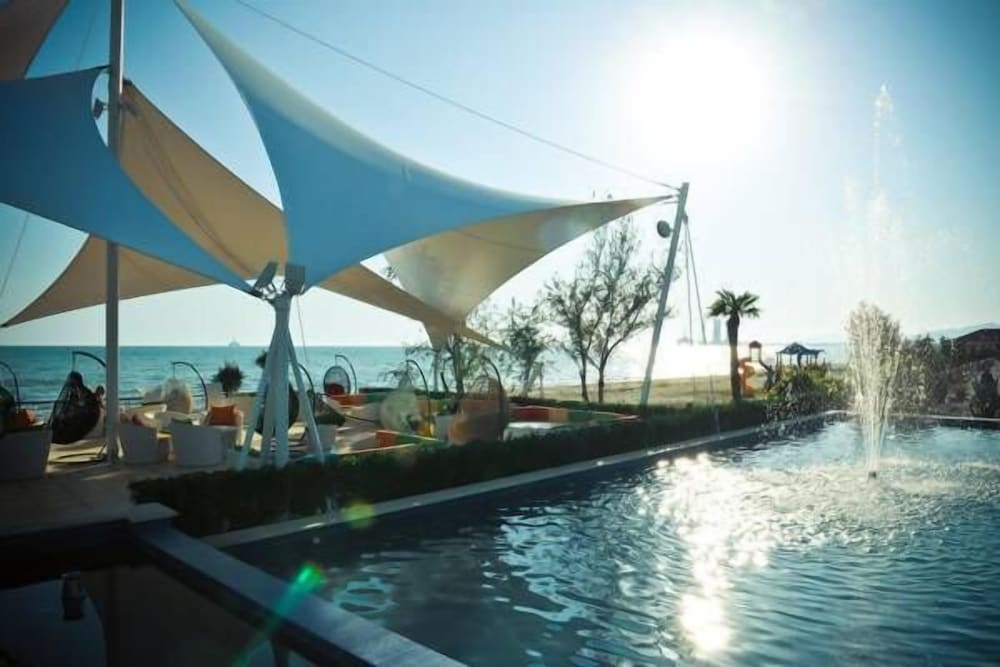 THE CRESCENT BEACH HOTEL 32/32