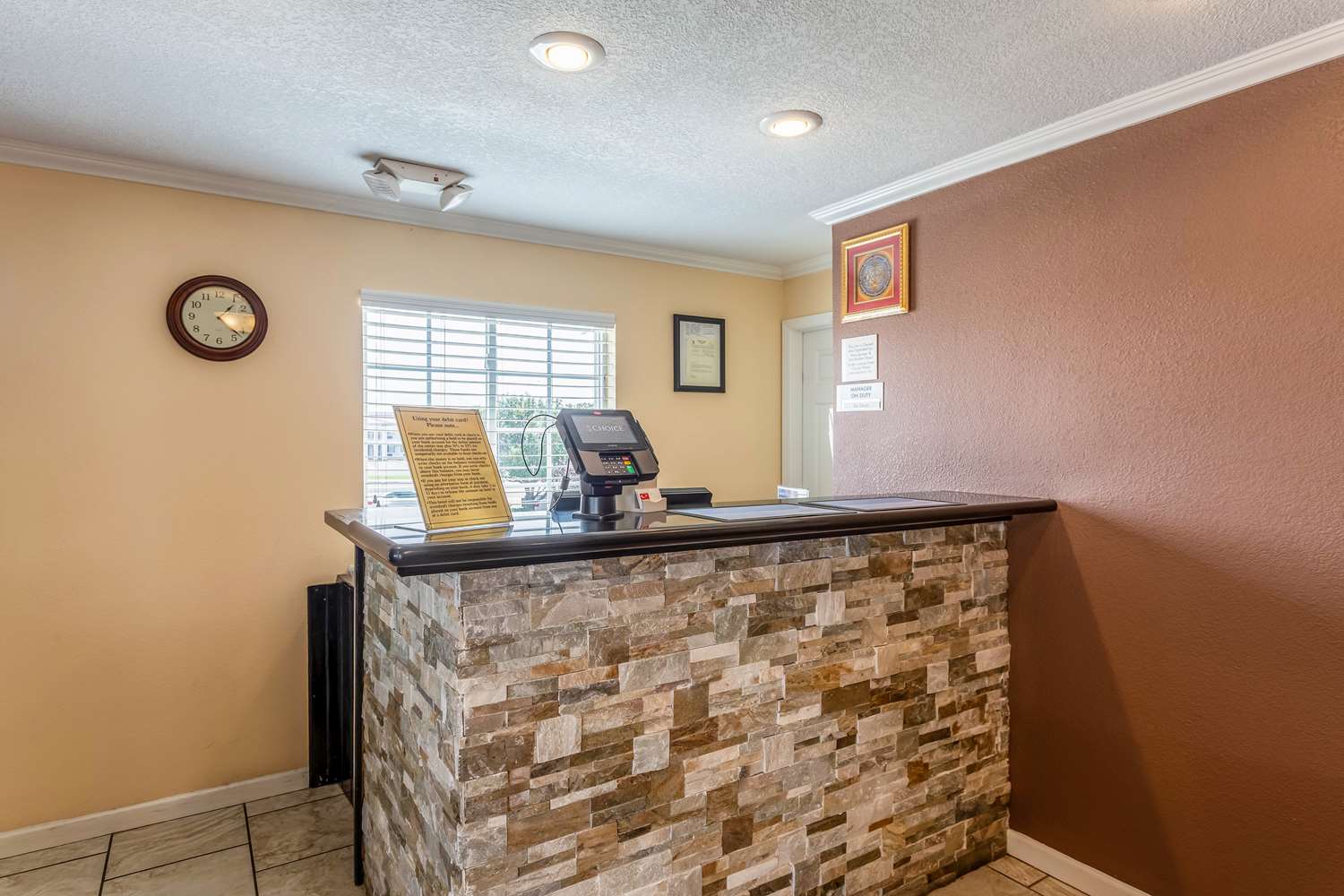 Econo Lodge Inn & Suites Santa Rosa 3/15