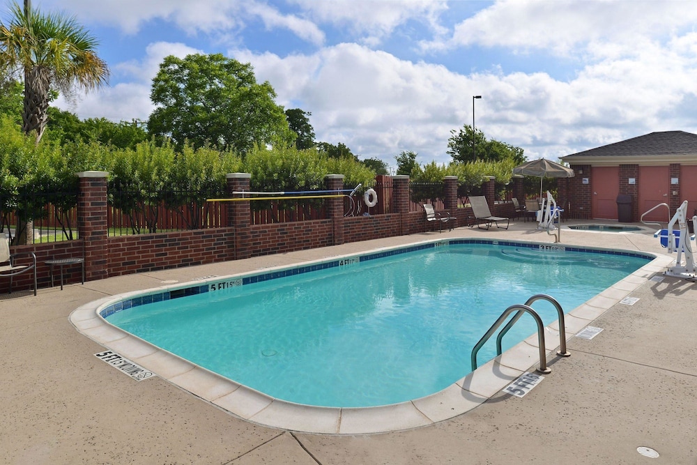 Comfort Inn and Suites Mexia, TX 54/59