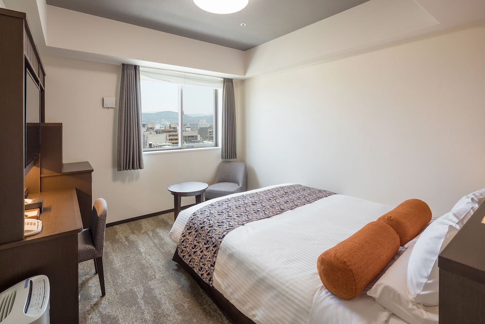 SUPERIOR, QUEEN BED