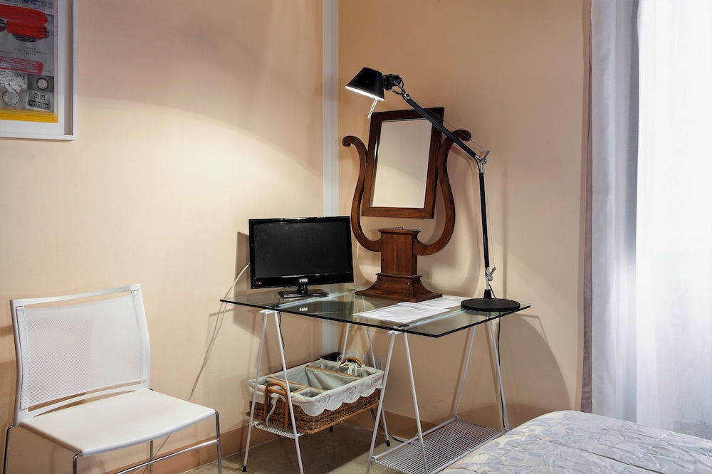 Cavour 33 22/27