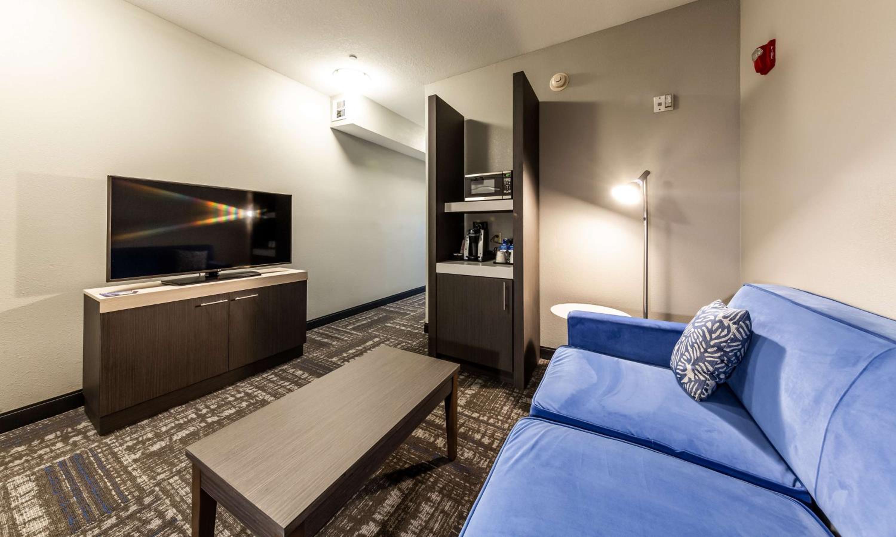 JUNIOR SUITE, KING BED, SOFA