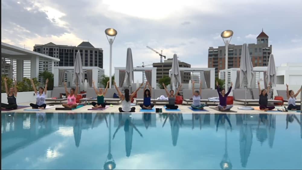 Art Ovation Hotel Autograph Collection