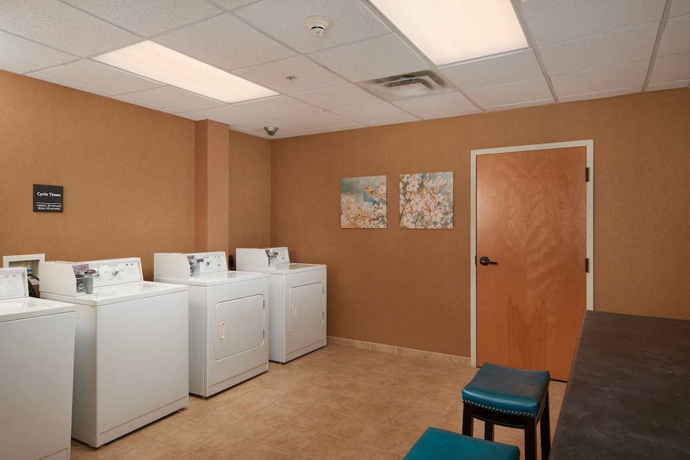 Hampton Inn & Suites Canton 13/54