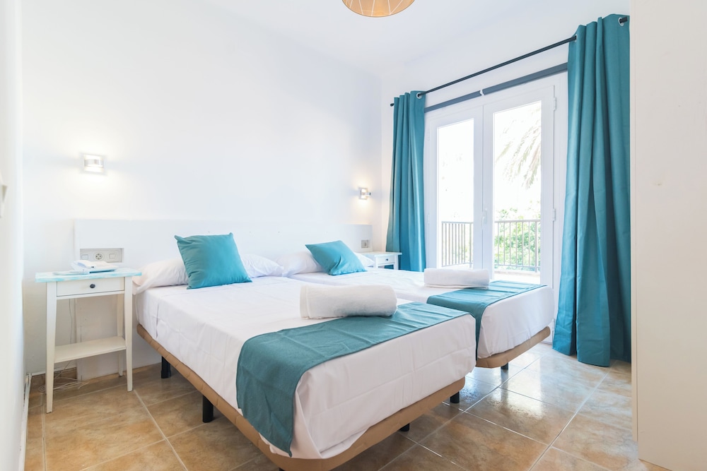 1 Bedroom, Junior Suite, Twin Beds, Sofa, Terrace
