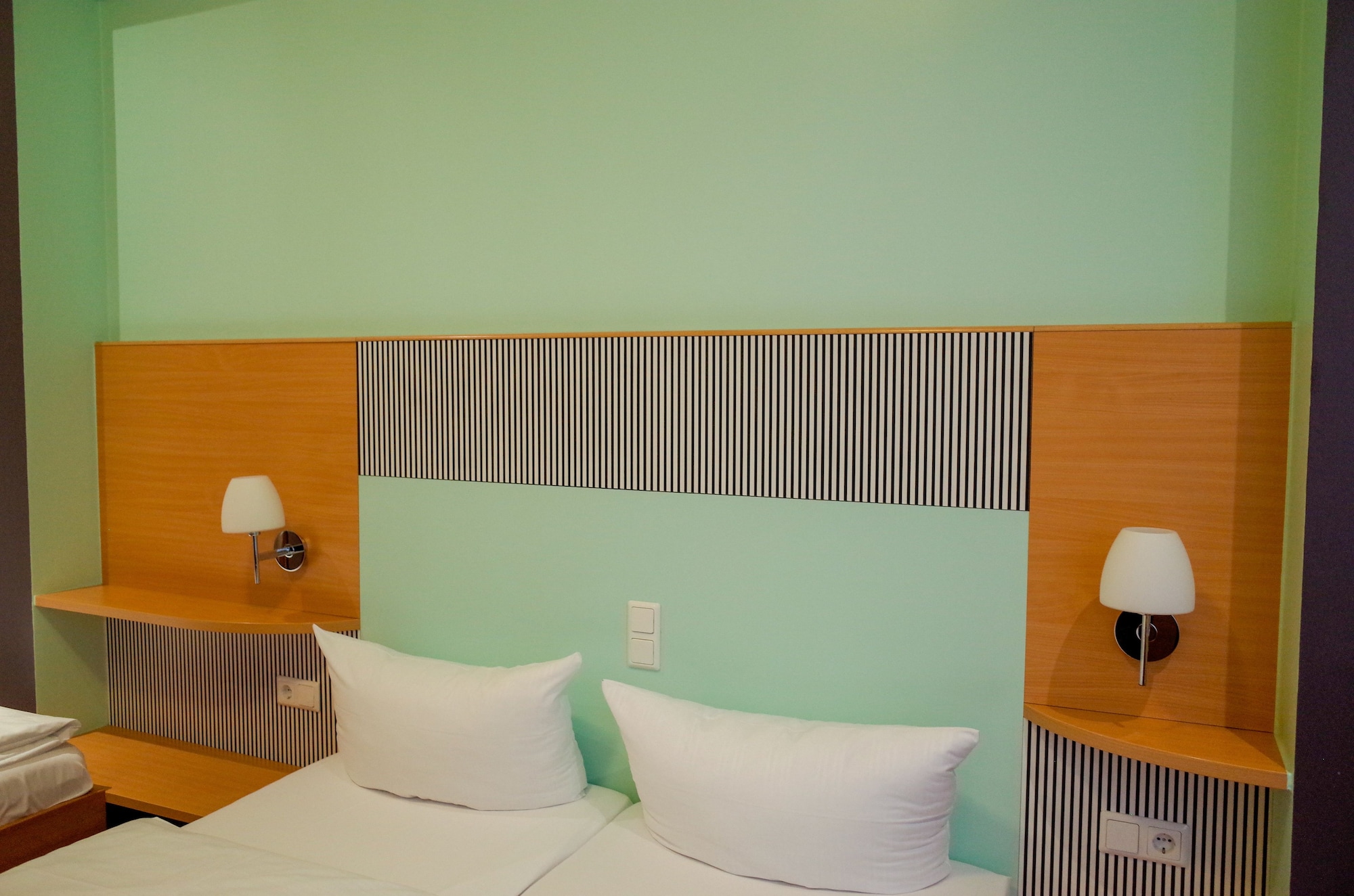 ROOM, QUADRUPLE