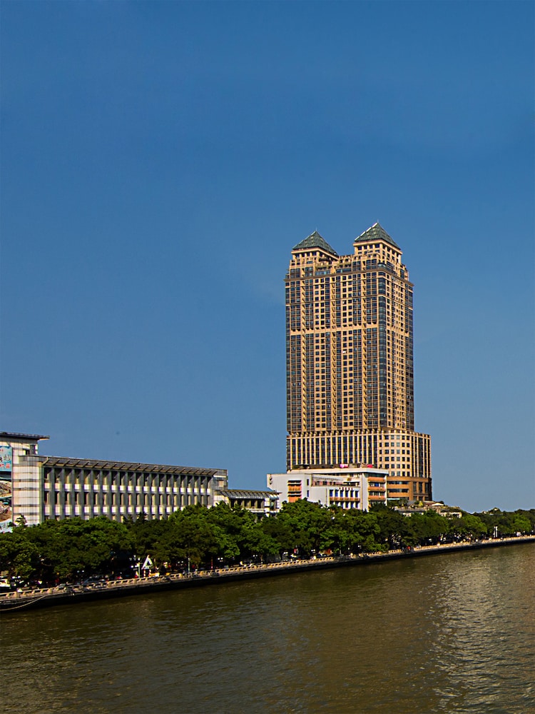 Royal River Apartment 50/50