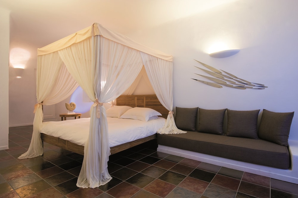 Deluxe, Suite, Queen Bed, Caldera View, Sofa, Hot Tub, Terrace, High Floor