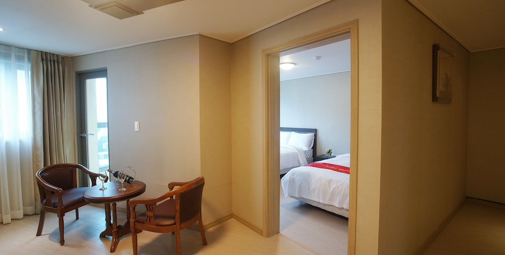 Hotel Joy 12/49