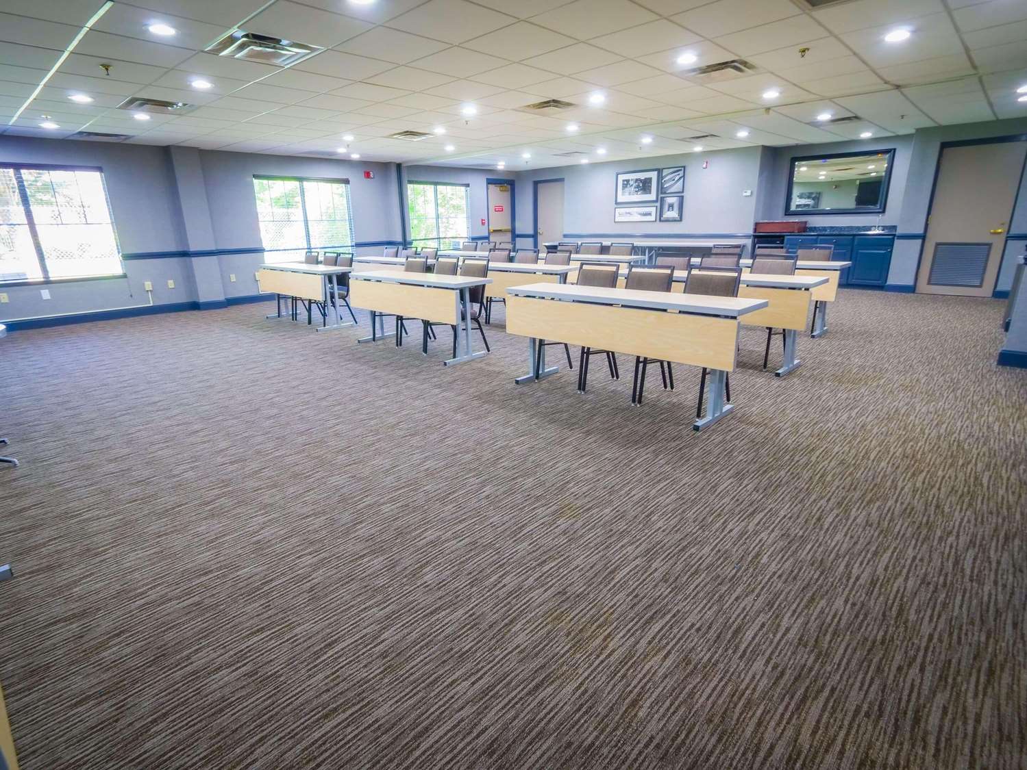 Country Inn & Suites by Radisson, Burlington (Elon), NC 17/19