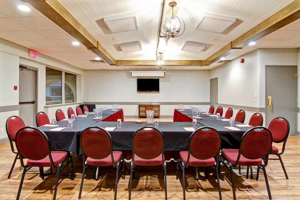 Travelodge by Wyndham Grande Prairie 36/46