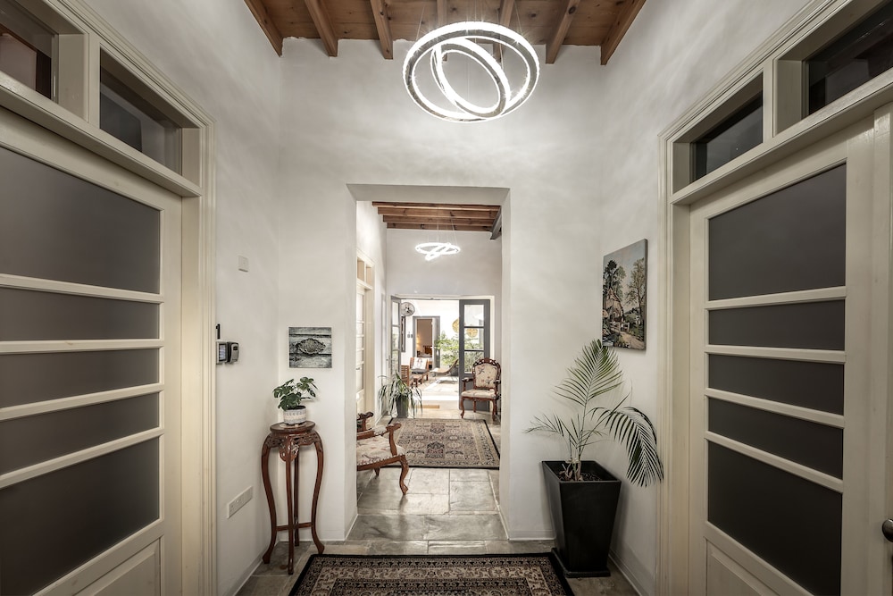 Edem Traditional House 2/32