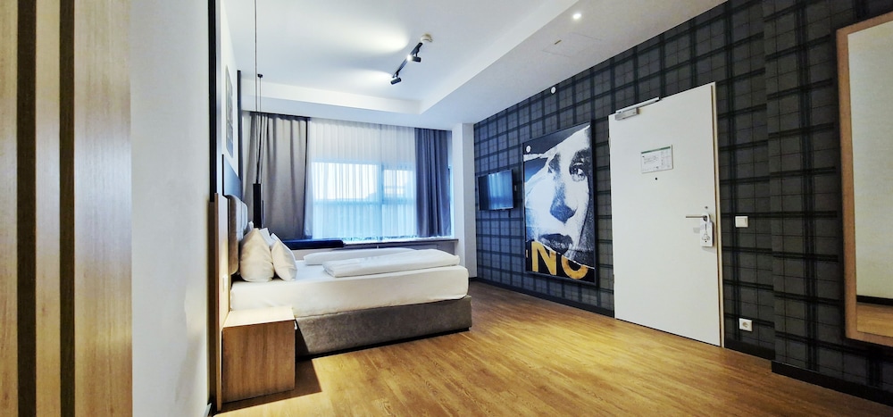 Roomingtons Munich Airport 13/46