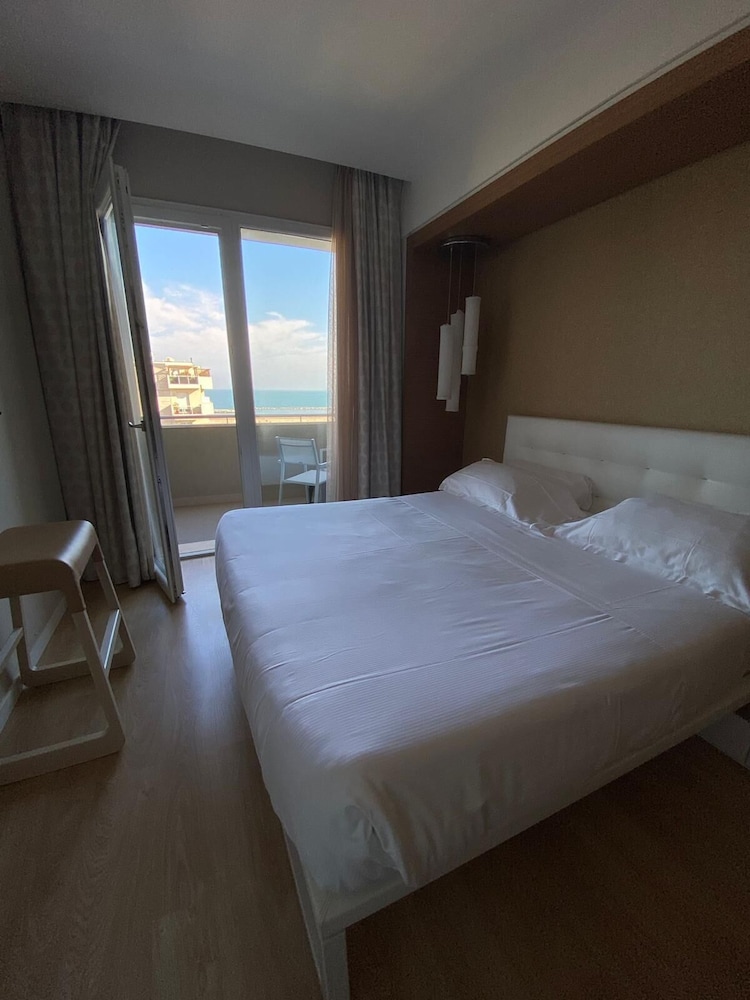 COMFORT, DOUBLE BED, SEA VIEW, BALCONY