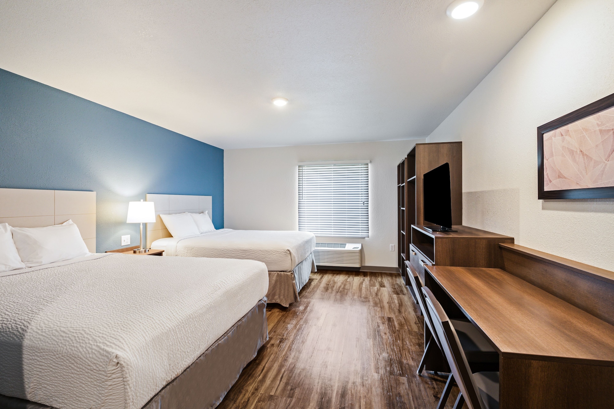غرفة قياسية بسريرين كوين، WoodSpring Suites Davenport Quad Cities 2/4