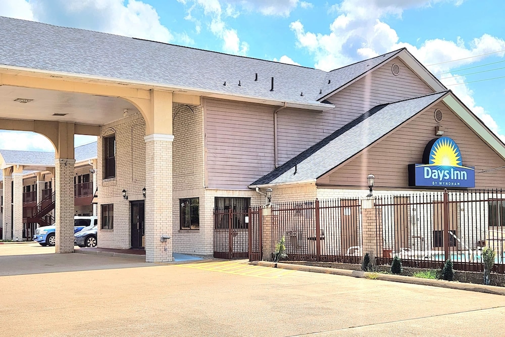 Days Inn by Wyndham Navasota 48/60