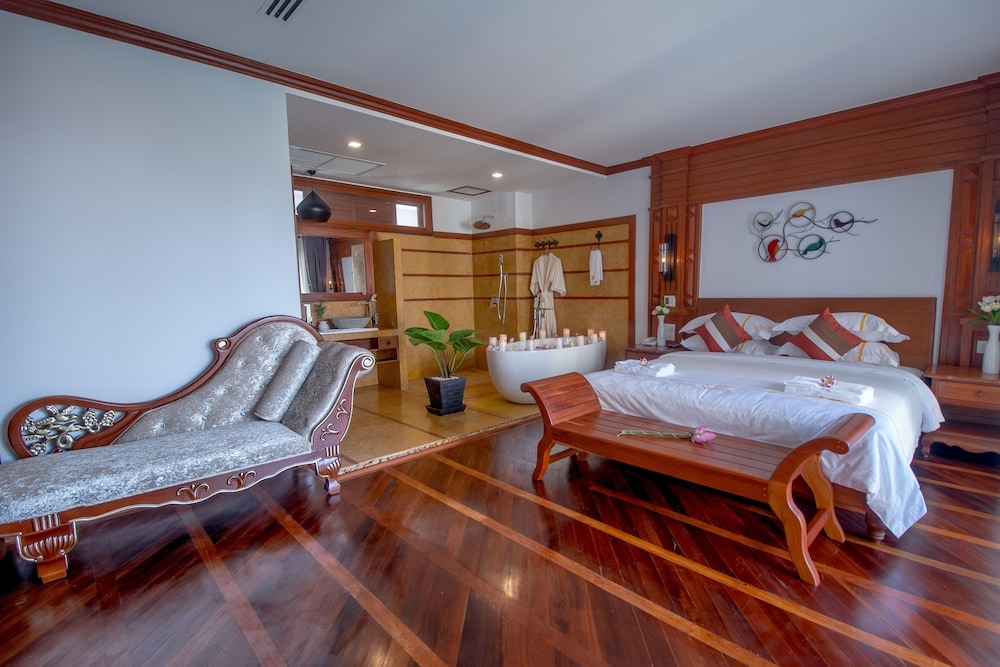 DELUXE, DOUBLE BED