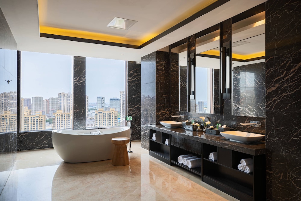 Renaissance Shenyang West Hotel 25/45