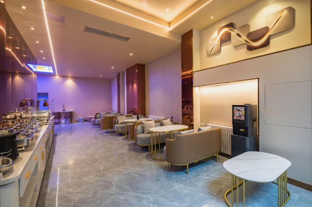 Dequan Luxury Hotel (Chaoyang High speed Railway Station Shilibao Subway Station Branch) 34/50