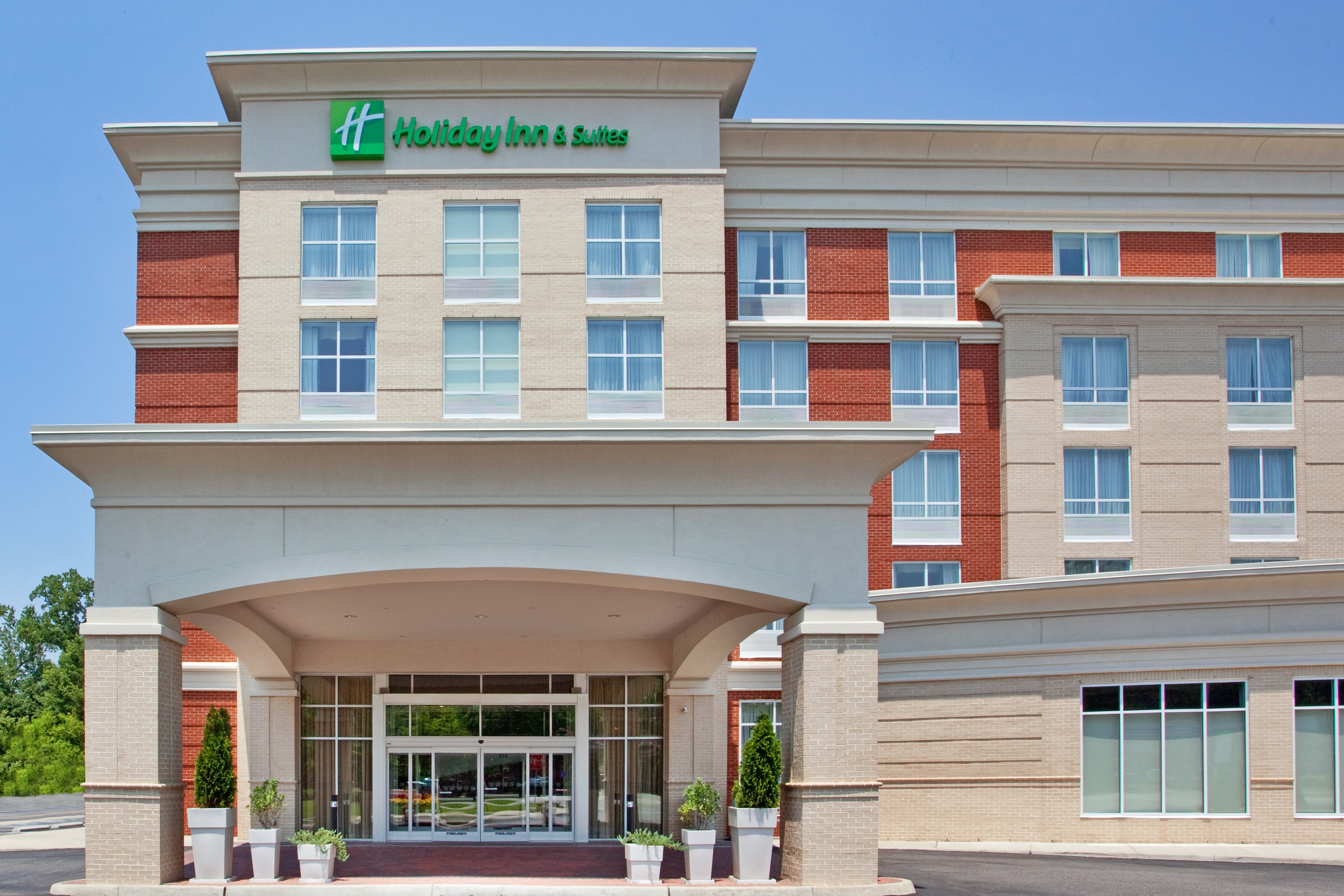 Holiday Inn & Suites Williamsburg-Historic Gateway 2/21