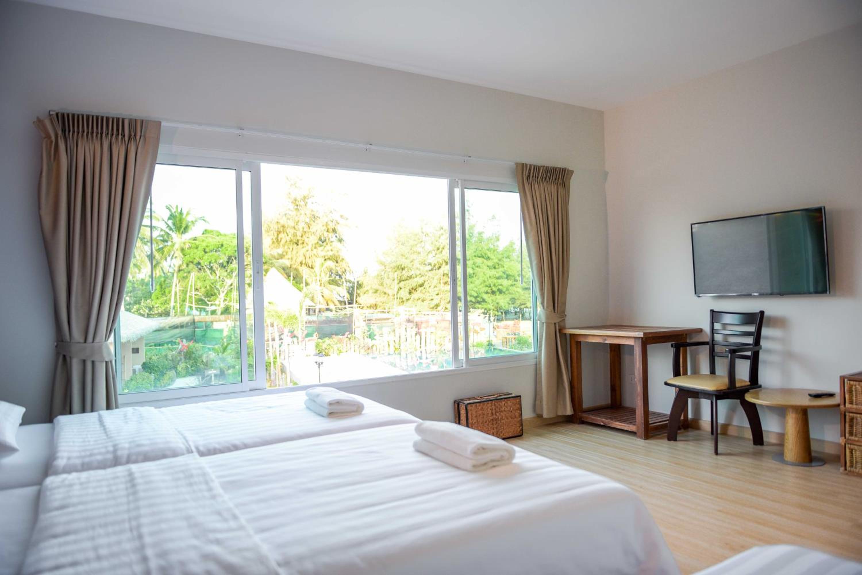 Duplex, Suite, Pool Side