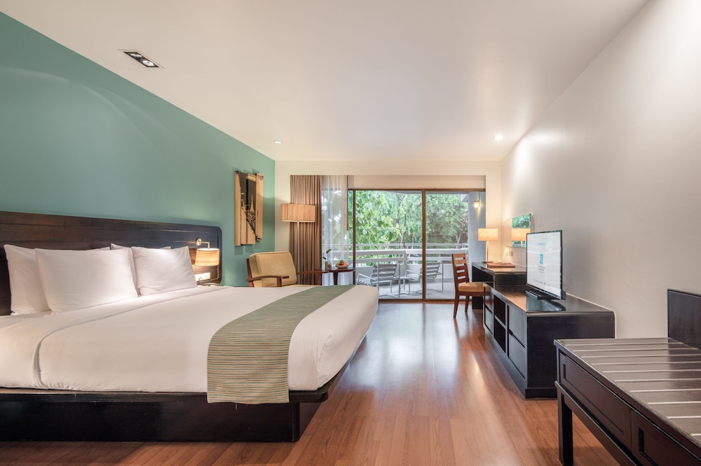 The Regent Cha Am Beach Resort 25/75