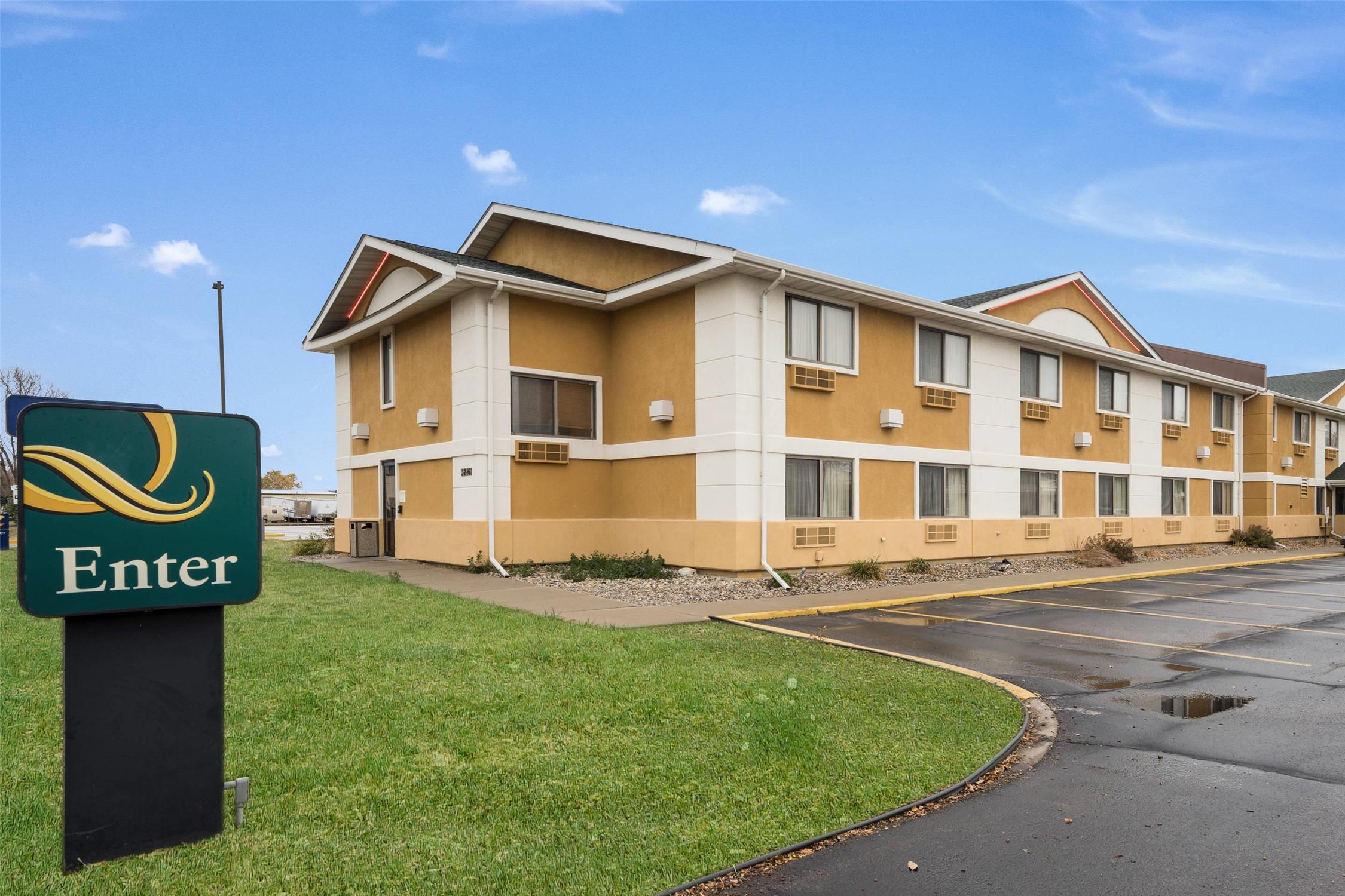 Quality Inn & Suites Sioux Falls South, SD 1/7