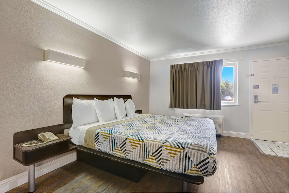 Motel6 Lodi, CA 16/47
