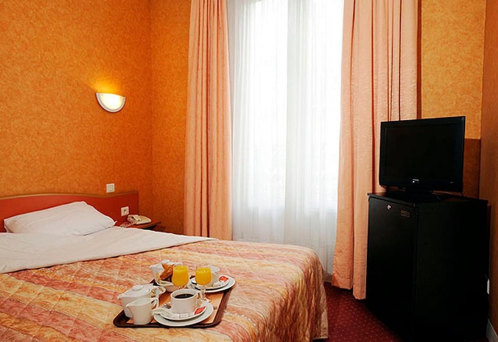ROOM, DOUBLE BED