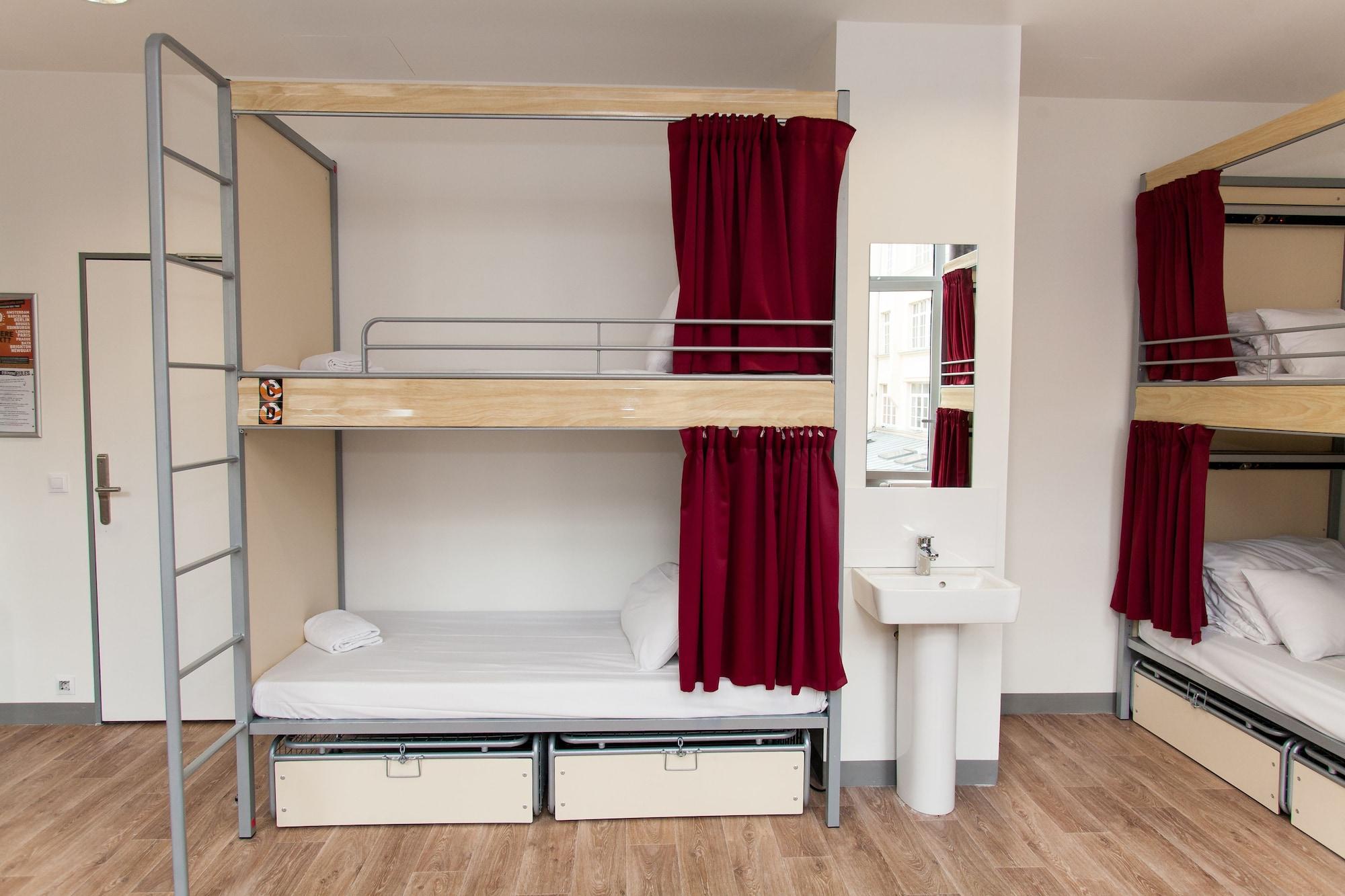 Private, 8 Beds