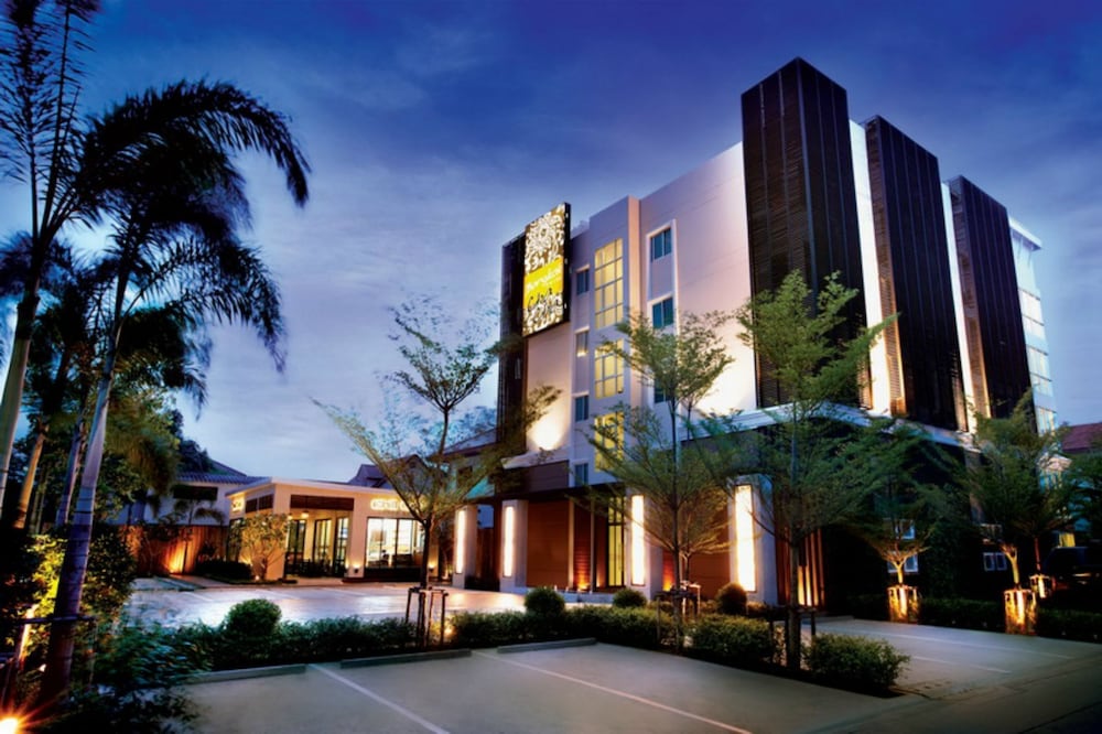 Collection O The Bangkok Cha Cha Suite 53/56